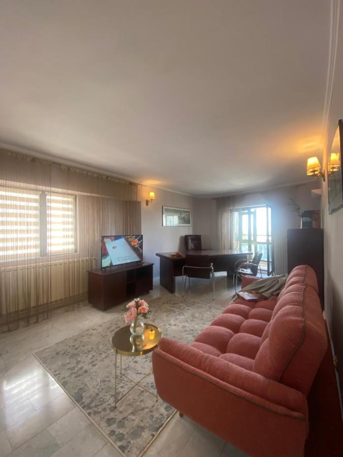 Victoriei Deluxe Suites Boekarest Buitenkant foto