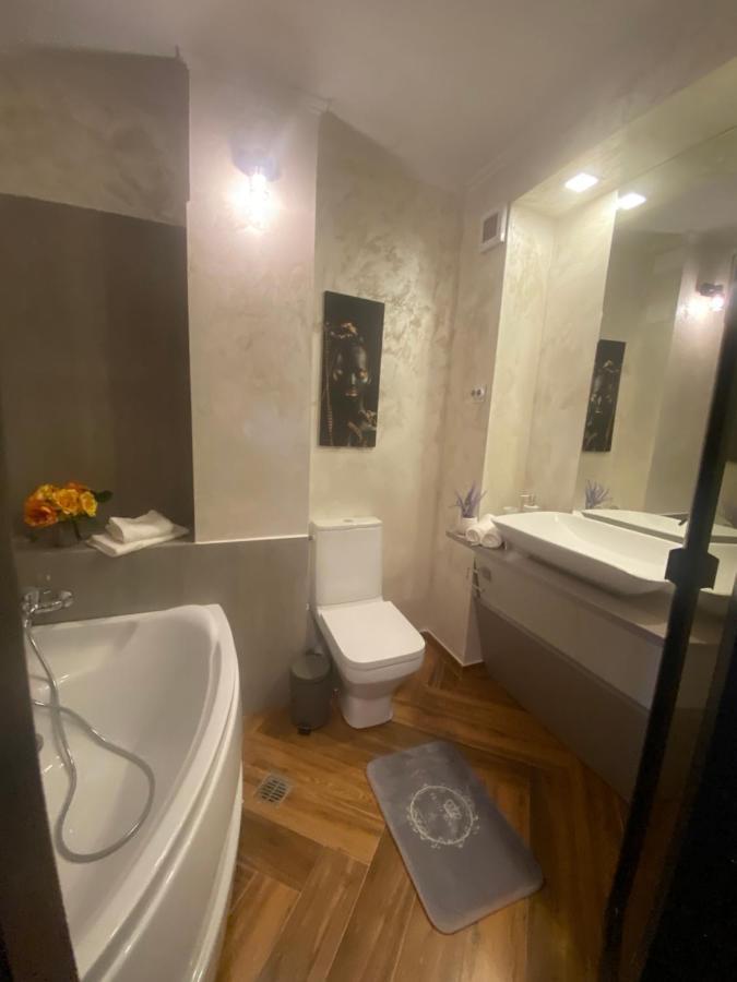 Victoriei Deluxe Suites Boekarest Buitenkant foto