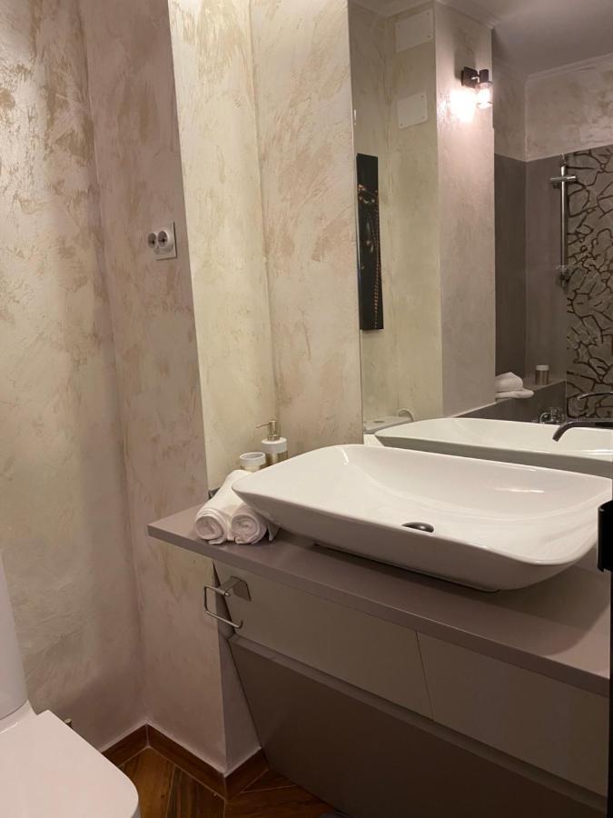 Victoriei Deluxe Suites Boekarest Buitenkant foto
