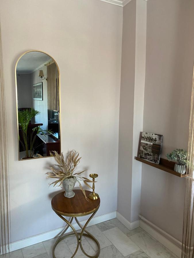 Victoriei Deluxe Suites Boekarest Buitenkant foto